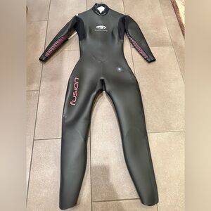 Blueseventy Women’s Fusion Size Medium Wetsuit Triathlon Wet Swim Longsleeve